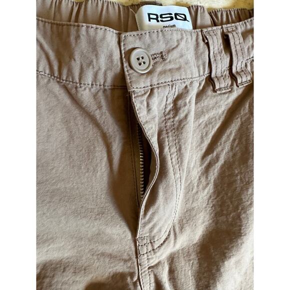 🍁 BUNDLE ONLY - 5/$15 RSQ Khaki Colored Wide Leg Cargo Pant - size medium - Picture 4 of 7